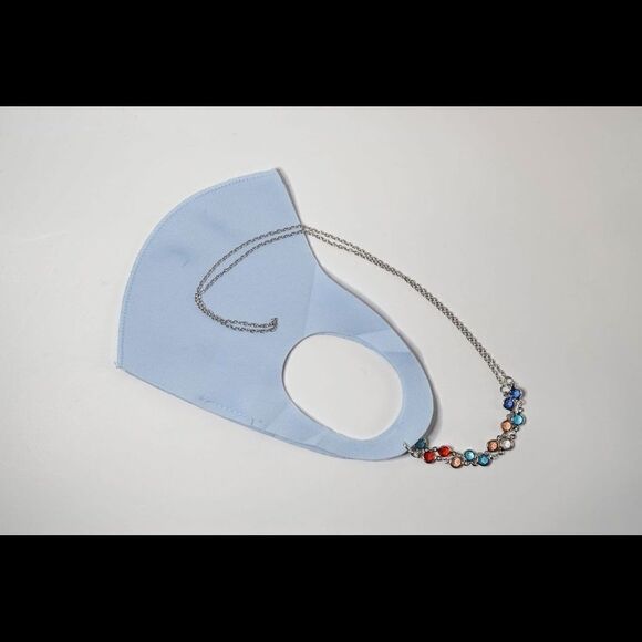 NEW Gold or Silver Mask Necklace Chain Holder - Picture 1 of 13